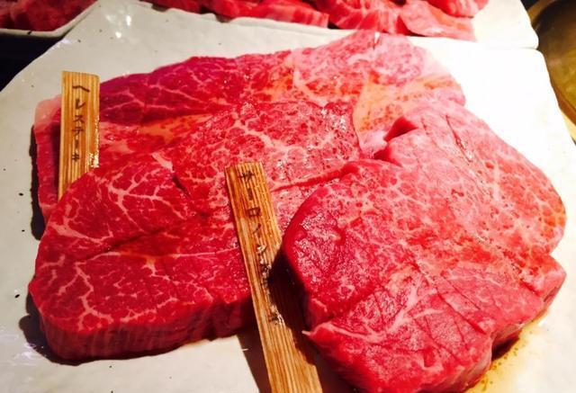 9393体育app下载日本厨师处理神户牛肉一大块切到只剩5斤精华怪不得这么贵！(图4)